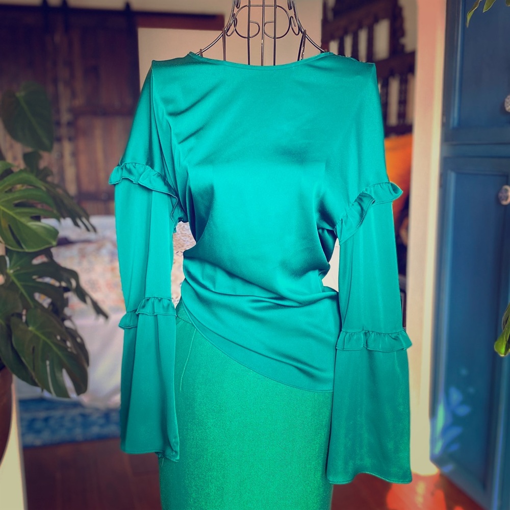 💚 Emerald Green Faux Satin Ruffle Slv Blouse Sz S